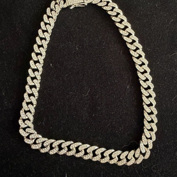 Valentine Rouge Silver Necklace - Picture 4 of 4